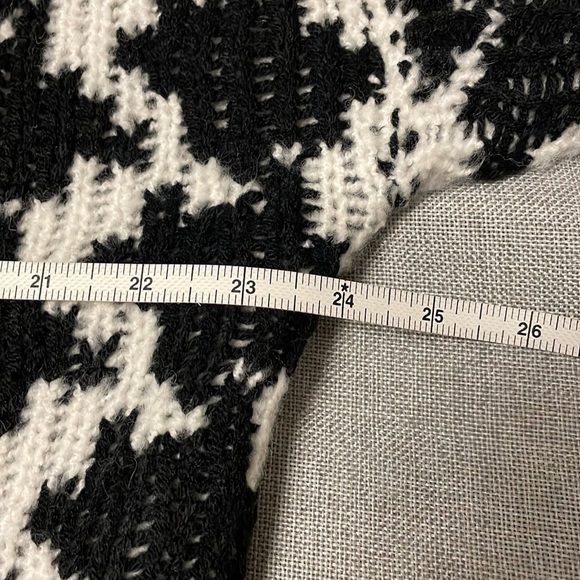 ANTHROPOLOGIE Houndstooth Hooded Long Sweater, size small. - Picture 11 of 12